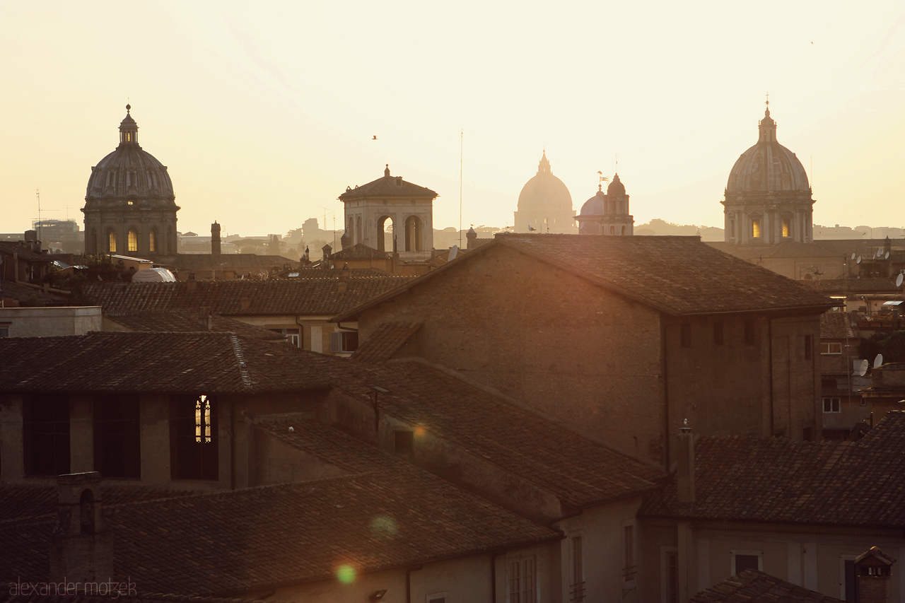 Foto von Sonneuntergang über den Dächern Roms