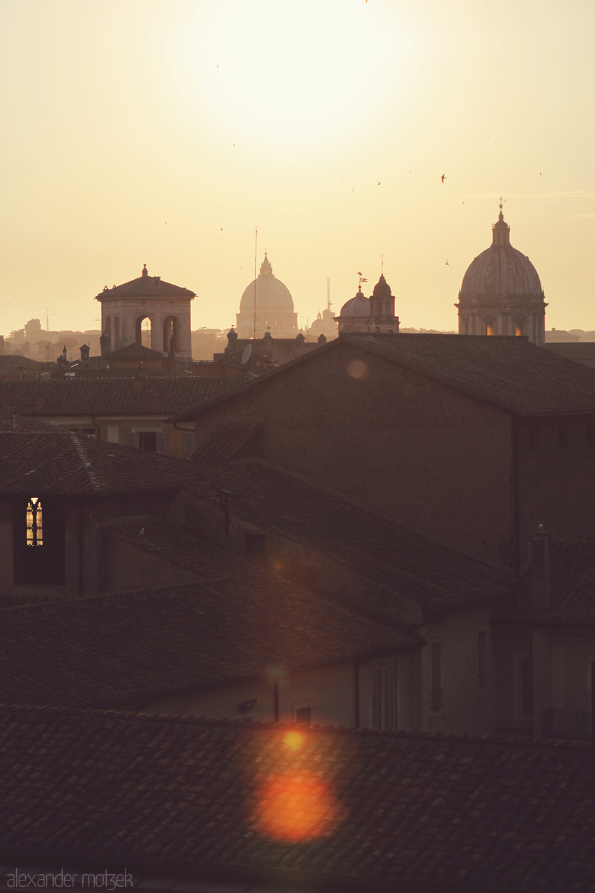 Foto von Sonneuntergang über den Dächern Roms
