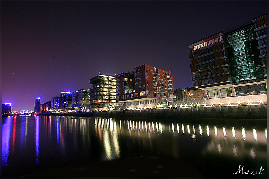 Foto von Hamburg Hafencity Nacht Diagonal Häuser Lofts