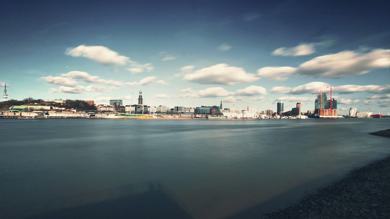 Foto von Hamburg Skyline Hafen Graufilter Vintage