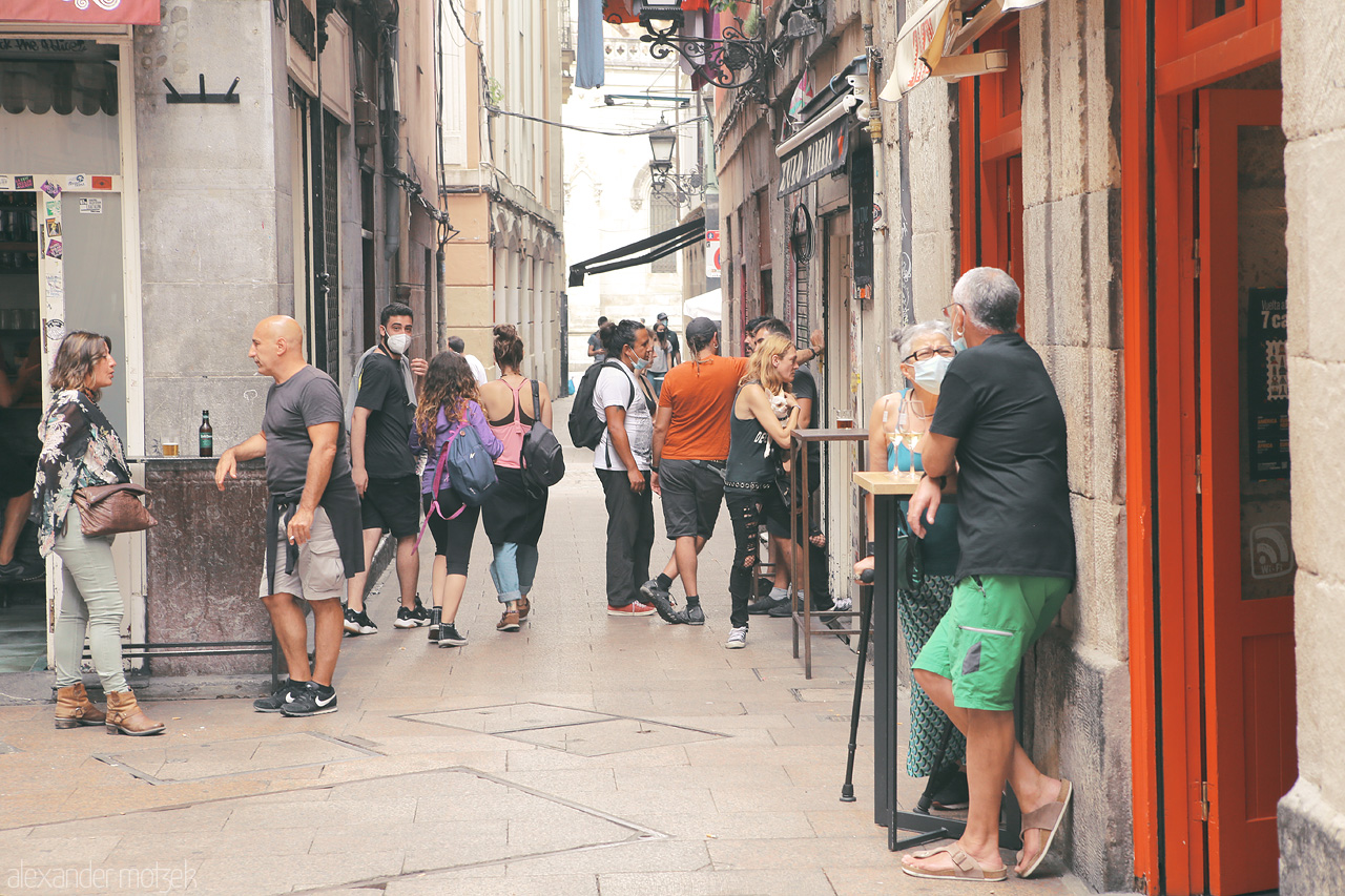Bilbao's Buzz Foto von A candid glimpse of lively Bilbao's streets as locals engage near a bar in Casco Viejo.