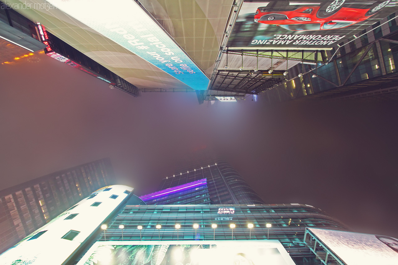 Times Square Foto von Beleuchteter Times Square bei Nacht