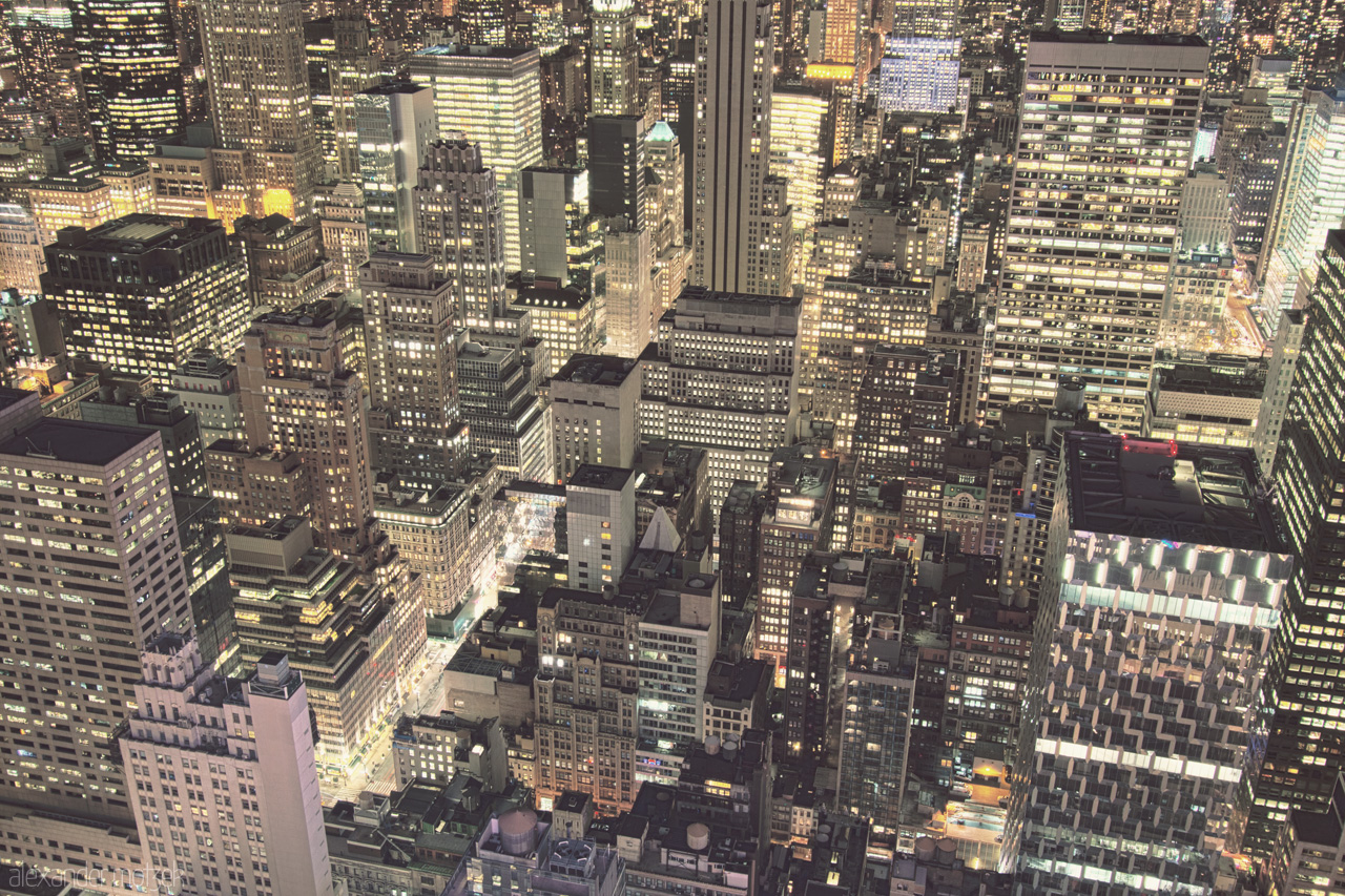 Rockefeller View Foto von Blick auf New Yorks Strassen from Rockefeller Center aus bei Nacht