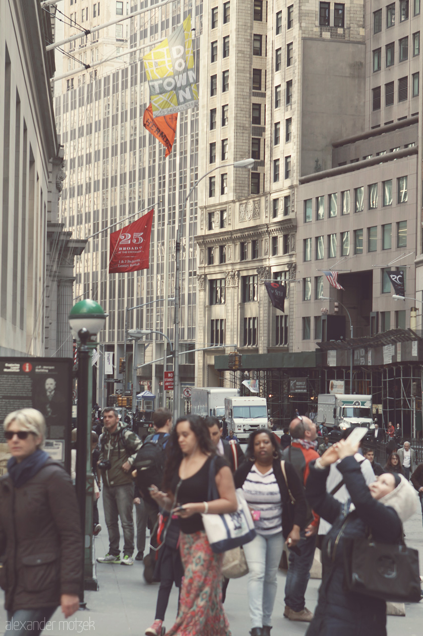 Wall Street Foto von Blick auf die belebten Strassen der Wall Street