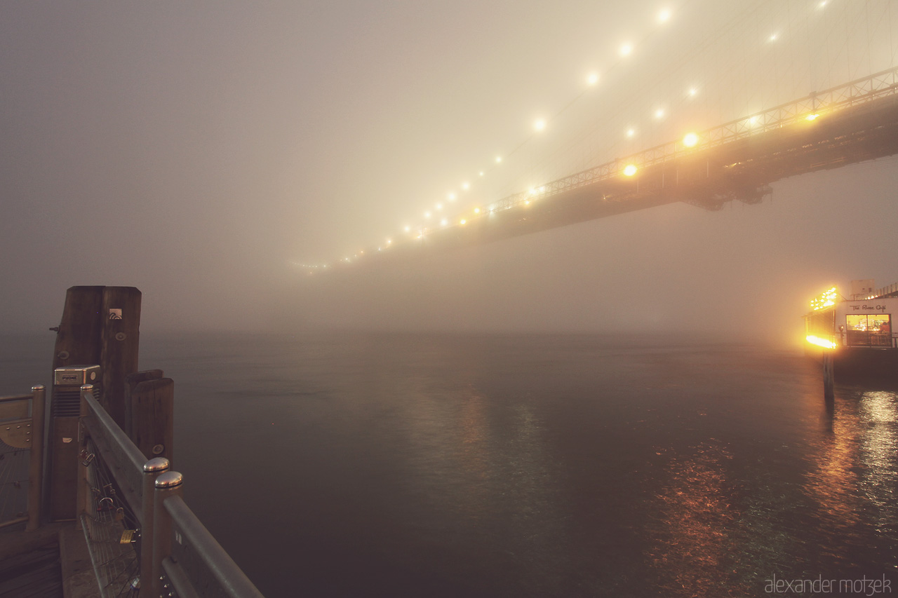 Dumbo Foto von Blick aus Dumbo nach Manhattan bei Nebel