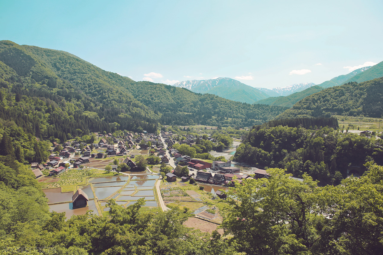 Shirakawa Foto von Blick über Shirakawa-Go bis zu den Alpen