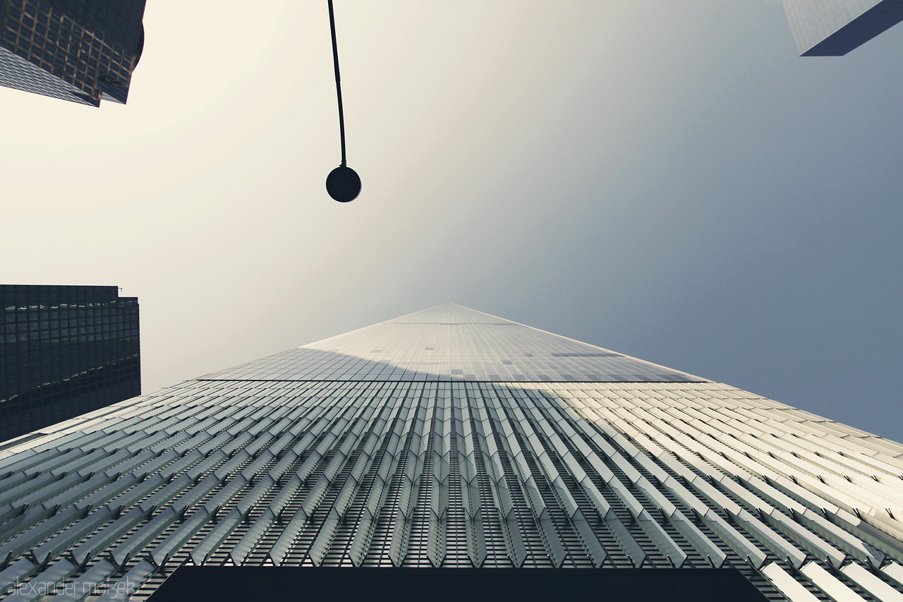 One World Trade Center Foto von Blick weit nach oben entlang dem One World Trade Center