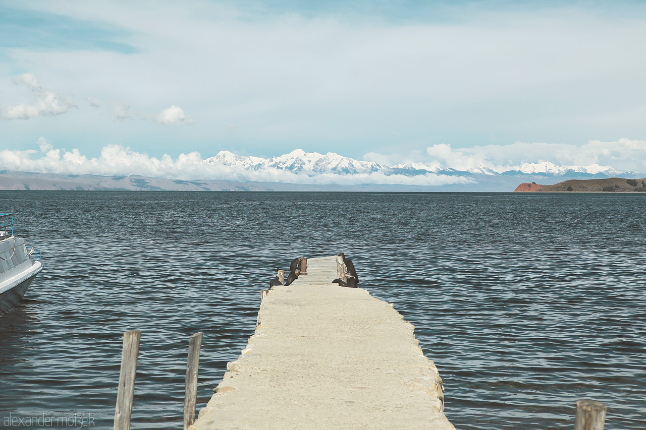 Foto von Blick auf die Cordillera Real über den Titicacasee hinweg