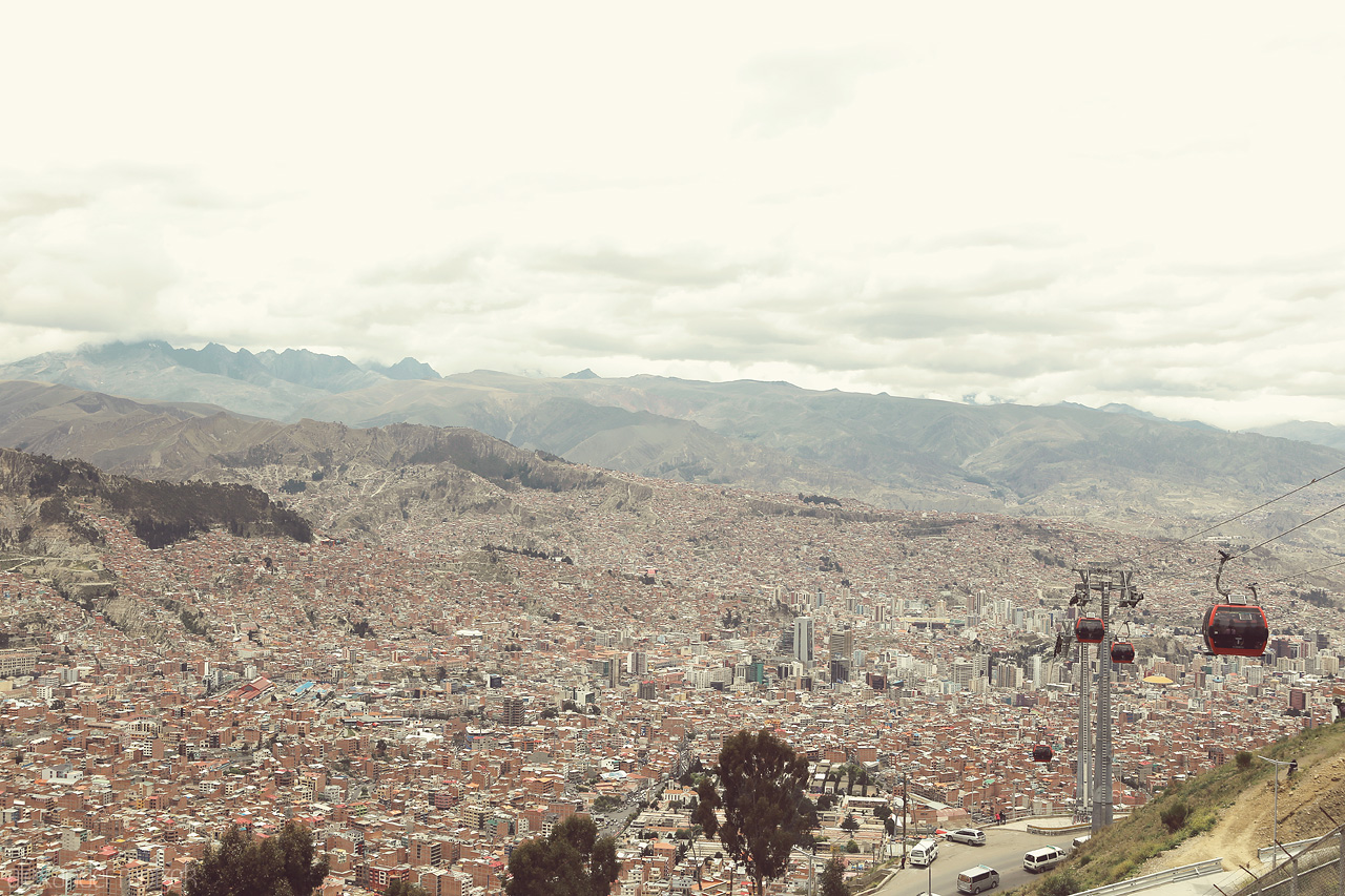 La Paz Foto von Blick über La Paz auf die Cordillera Real mit Seilbahn