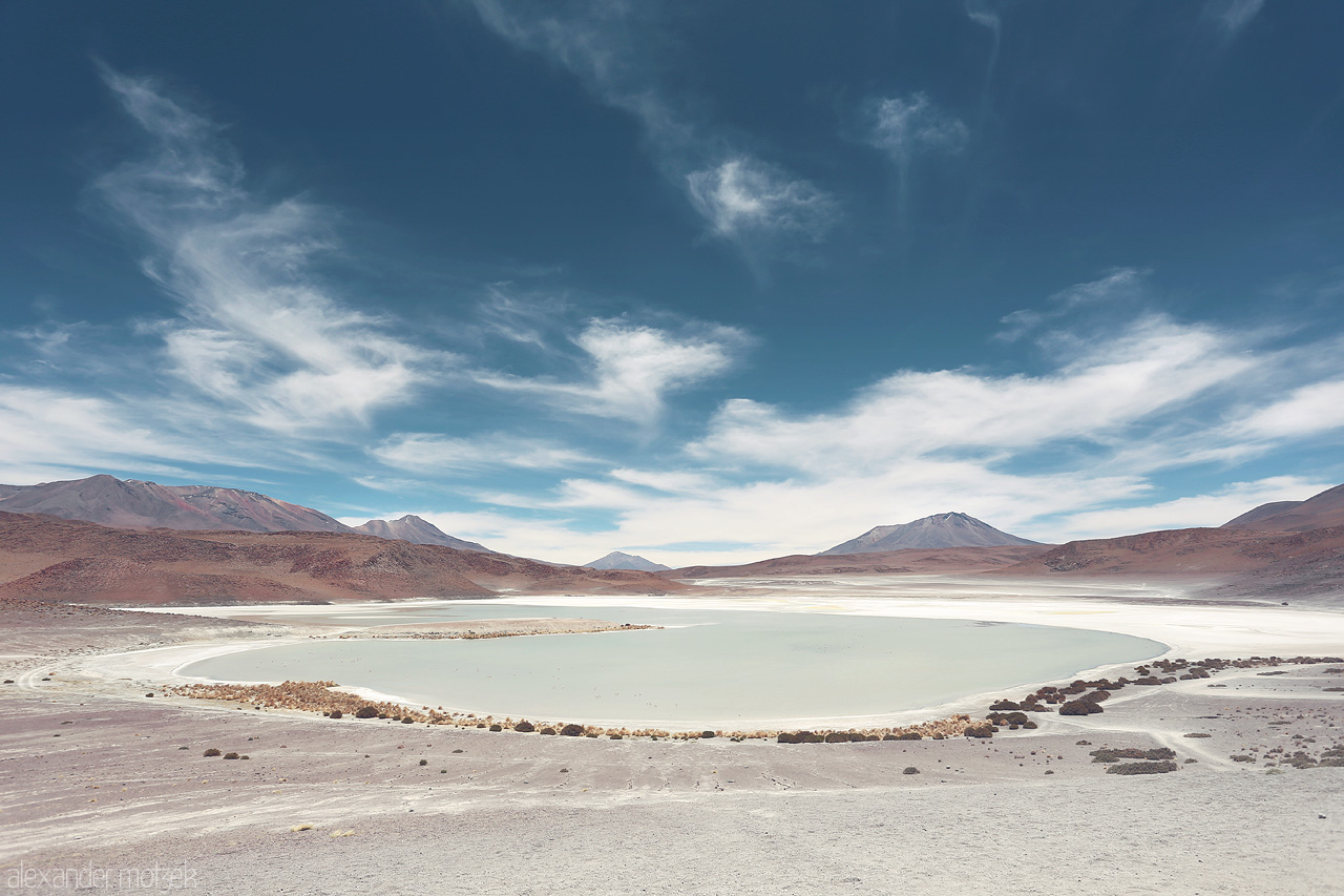 Foto von Große weiße Lagune in der Salzwüste Salar de Uyuni