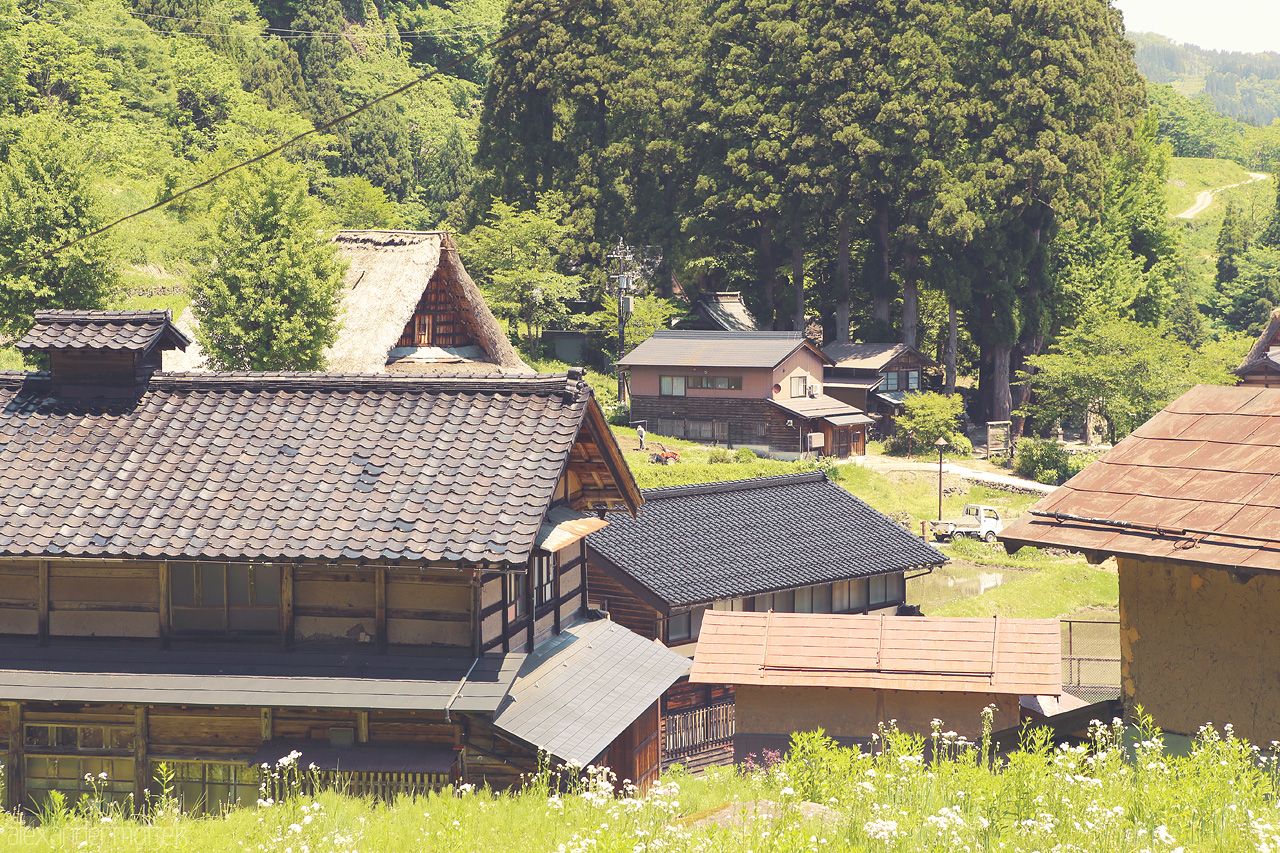 Ainokura Foto von Dorf mit traditionellen Häusern in Japan