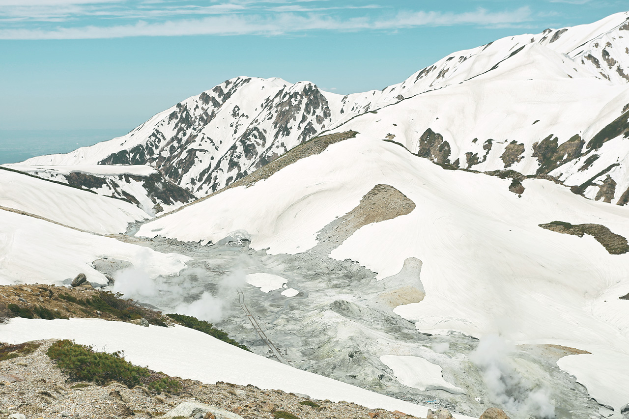 Tateyama Foto von Giftige Gase steigen empor des Tateyama in Japan