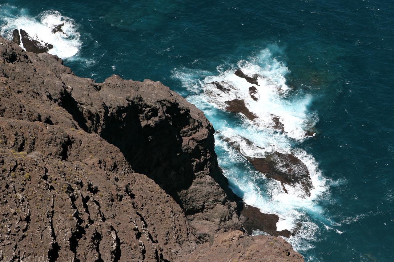 Gran Canaria - Balcon Foto von Gran Canaria Balcon Atlantik Wasser prallt auf Felsen
