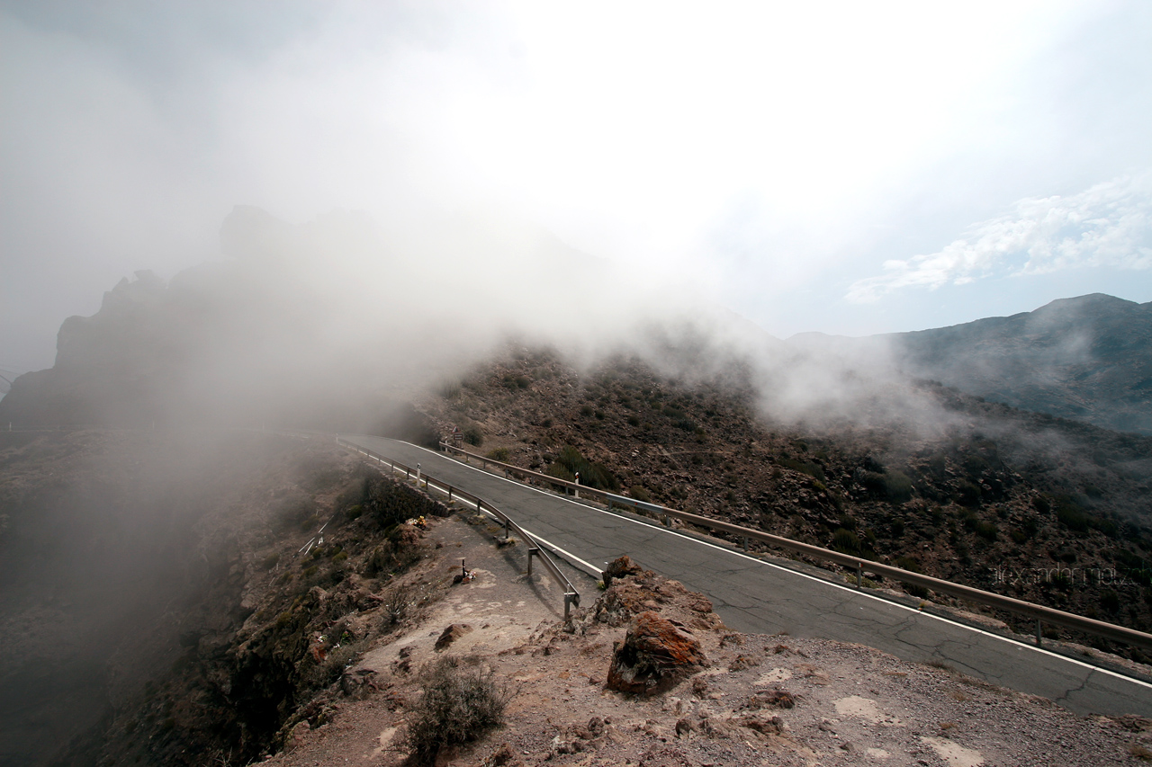 Gran Canaria - Clouds Foto von Gran Canaria Panorama Berge Wolkenberge prallen gegen Berg