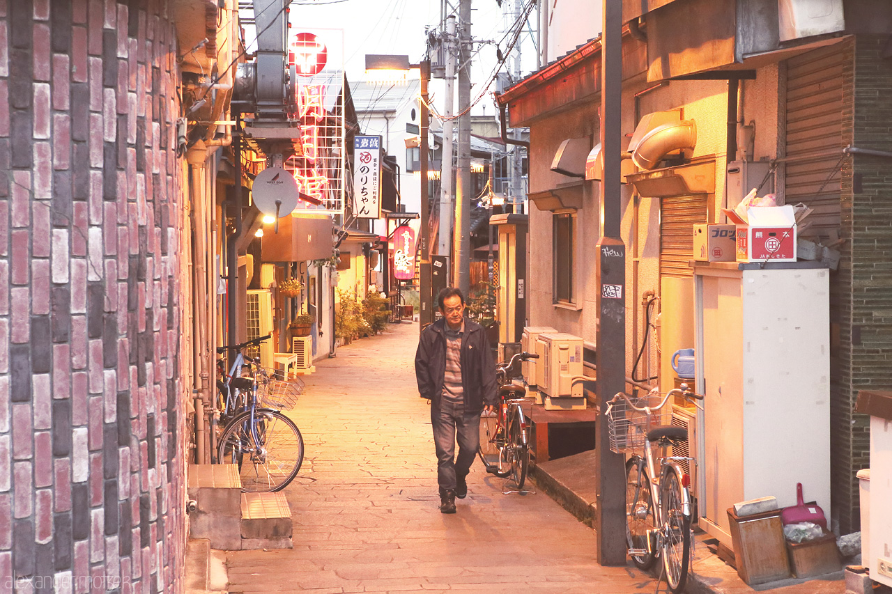 Foto von Hintergasse in der kleinen Stadt Matsumoto