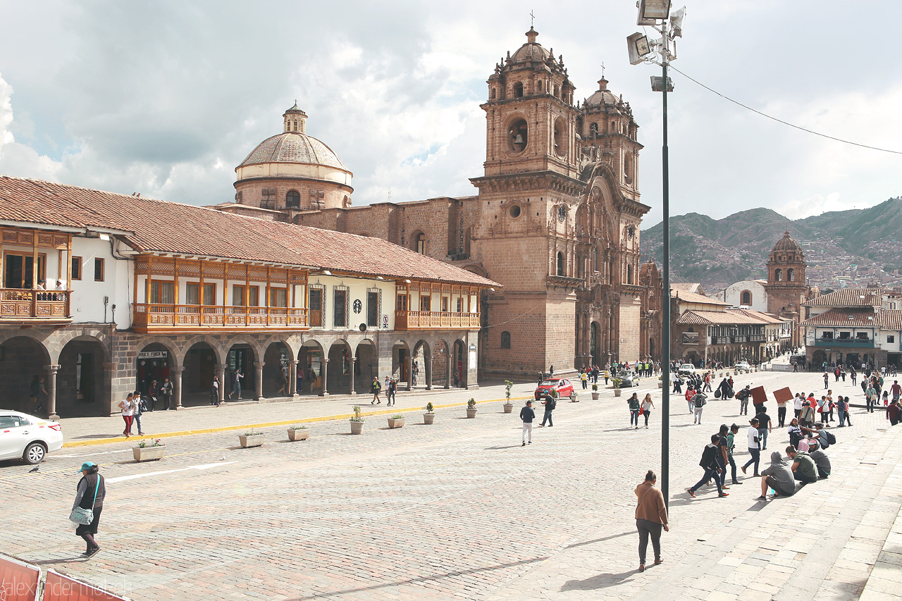 Plaza de Armas Foto von Kirche auf dem Plaza de Armas in Cusco