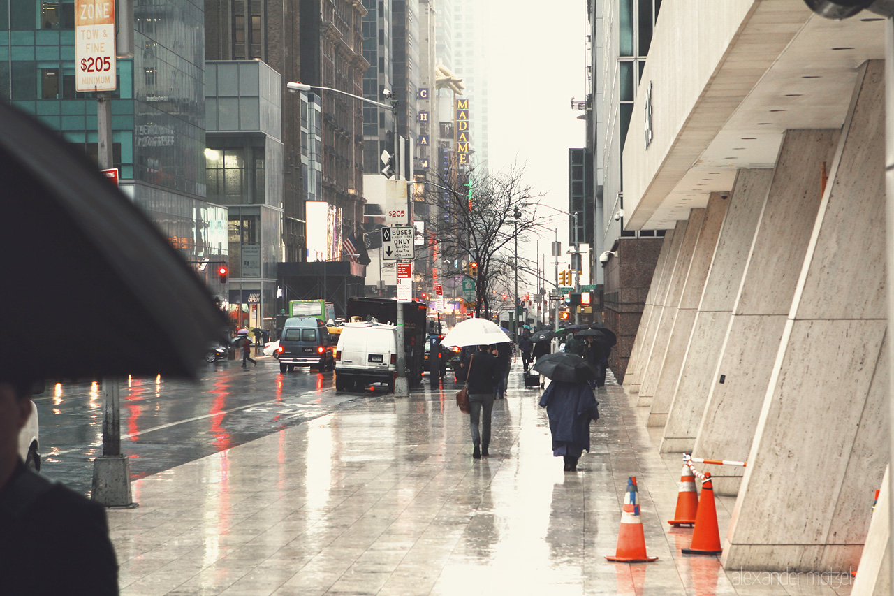 Rainy York Foto von Menschen mit Regenschirm in New York City