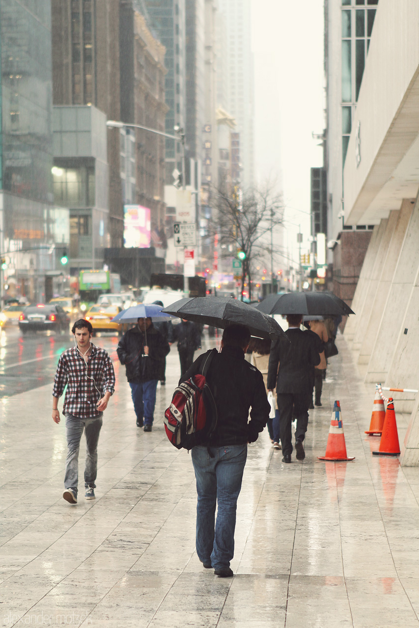 Rainy York Foto von Menschen mit Regenschirm in New York City