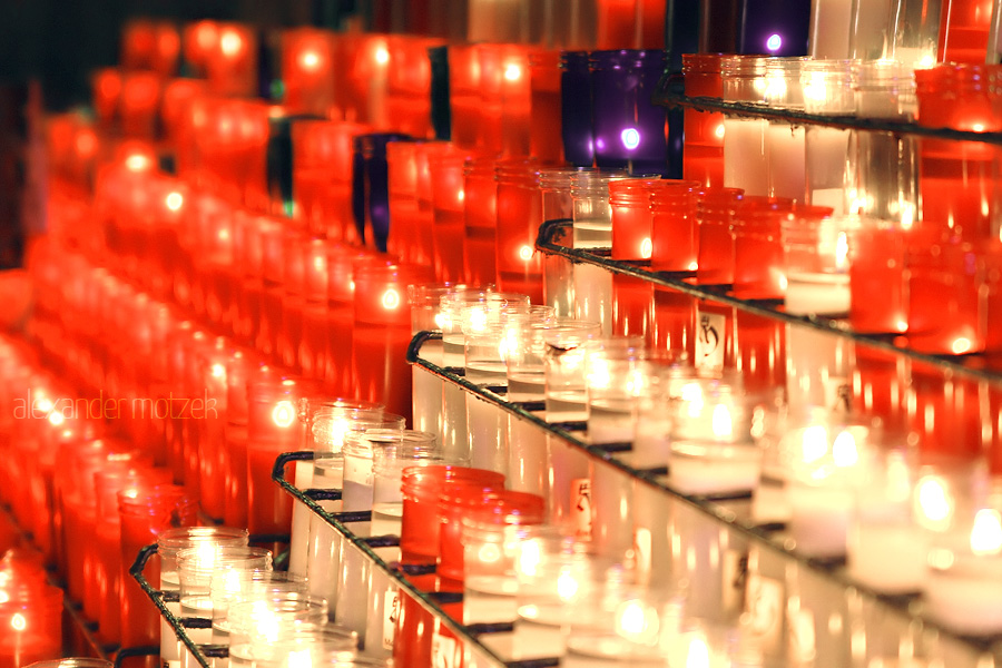Montserrat - Candles Foto von Montserrat Kerzen Andacht Kirche