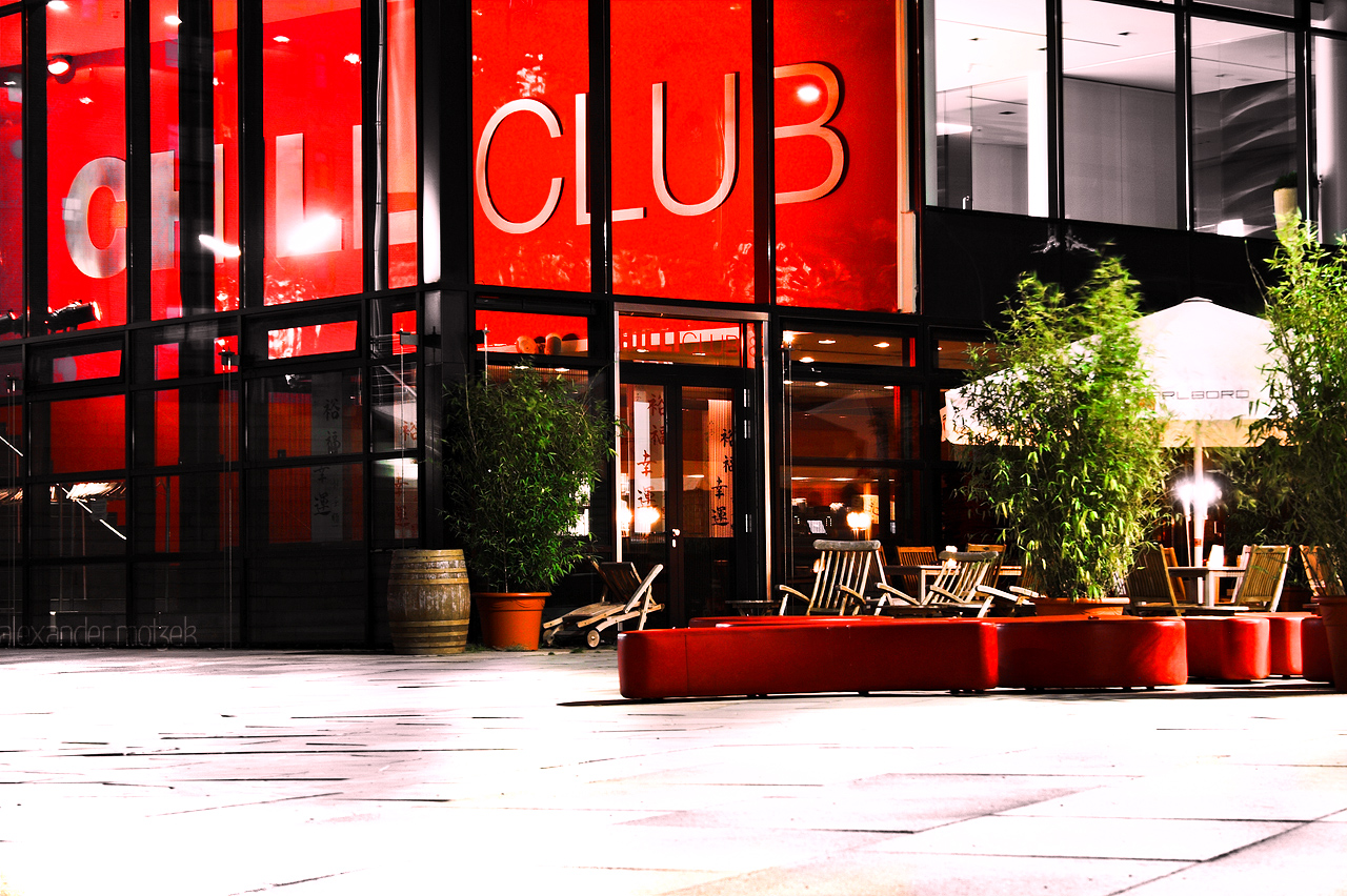 Foto von Chilli Club in Hamburg bei Nacht in Rot