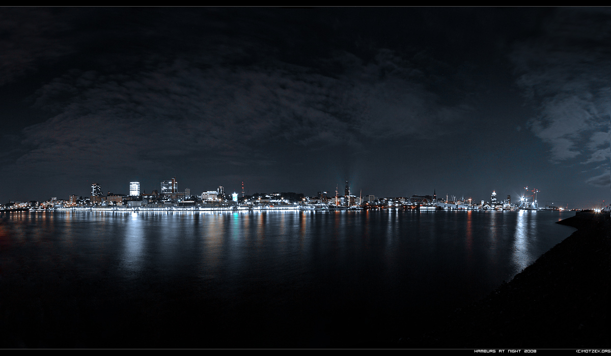 Foto von Hamburg Skyline Hafen bei Nacht Panorama