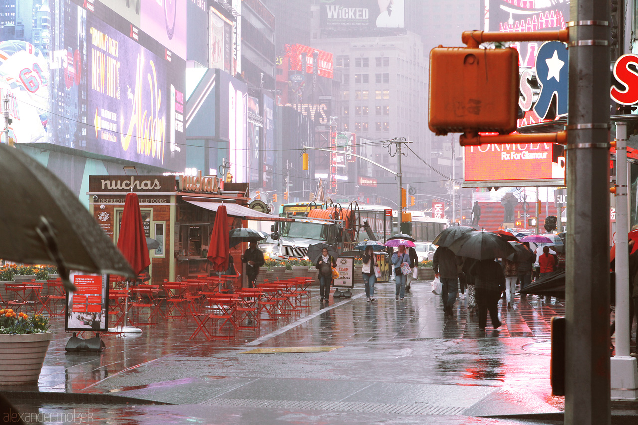 Times Square Foto von Rote Stühle am Times Square in New York City