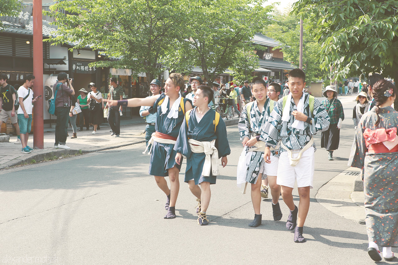 Arashiyama Foto von Teilnehmende einer traditionellen Prozession in Arashiyama